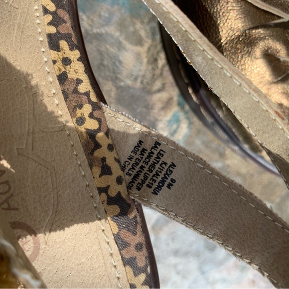 Gold Jambu Sandal - Picture 4 of 11